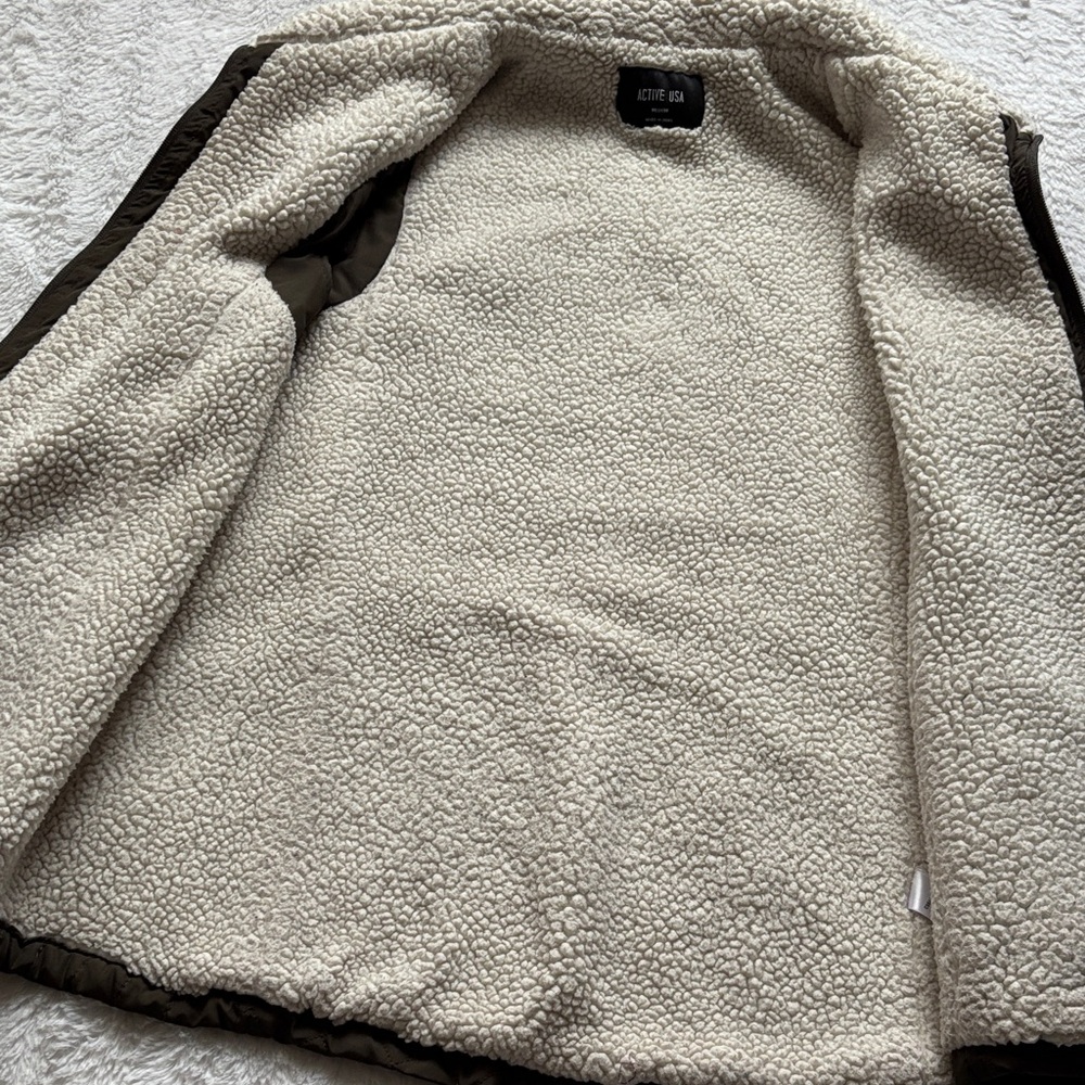 Active USA Quilted Army Green Vest with Sherpa Collar and Interior - Picture 6 of 9